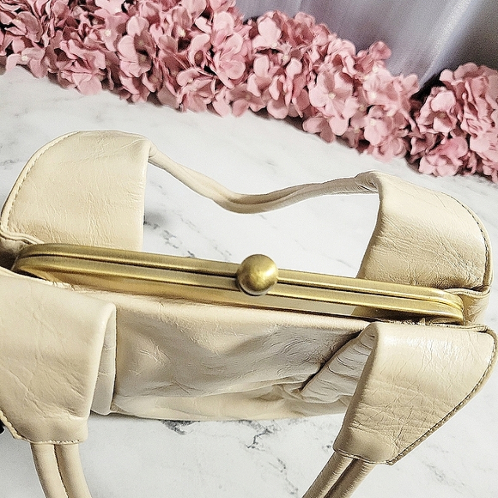 HOBO Int'l Cream Clasp Vintage Leather Shoulder Bag - Picture 3 of 8